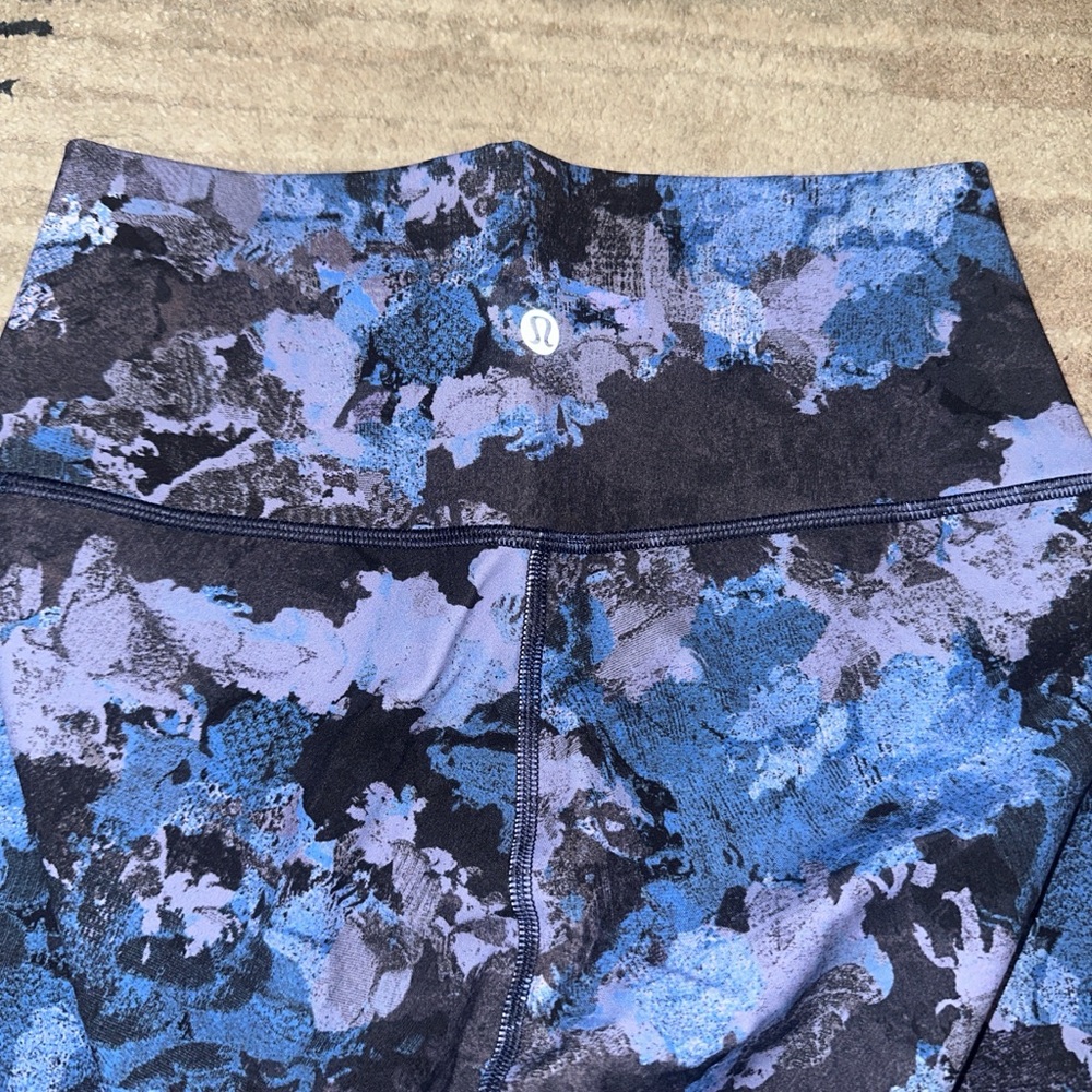 Lululemon Camo Blue and Black Patterned Leggings size 6